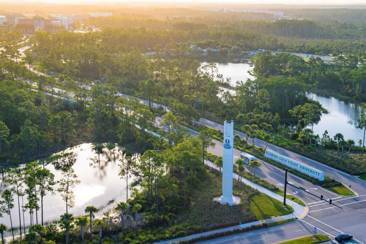 9 soccer players are lined up next to each other on the field. Parts of a college soccer squad.